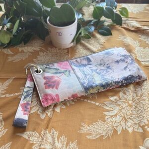 NWOT HOBO Floral Vintage Print Wristlet Clutch